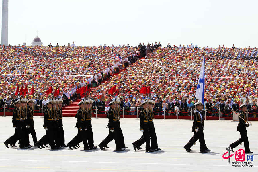 9月3日，中國人民抗日戰(zhàn)爭暨世界反法西斯戰(zhàn)爭勝利70周年紀念大會在北京隆重舉行，有11個國家派方隊、6個國家派代表隊來華參加閱兵。圖為俄羅斯聯邦武裝力量方隊通過天安門廣場